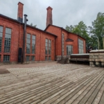 Ancienne usine en briques rouges transformée en espace culturel